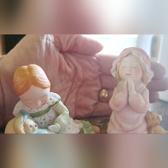 2 Precious Vintage  Holly Hobbie Miniature Praying Girl/Cradling Bear Figurines - Picture 2 of 9